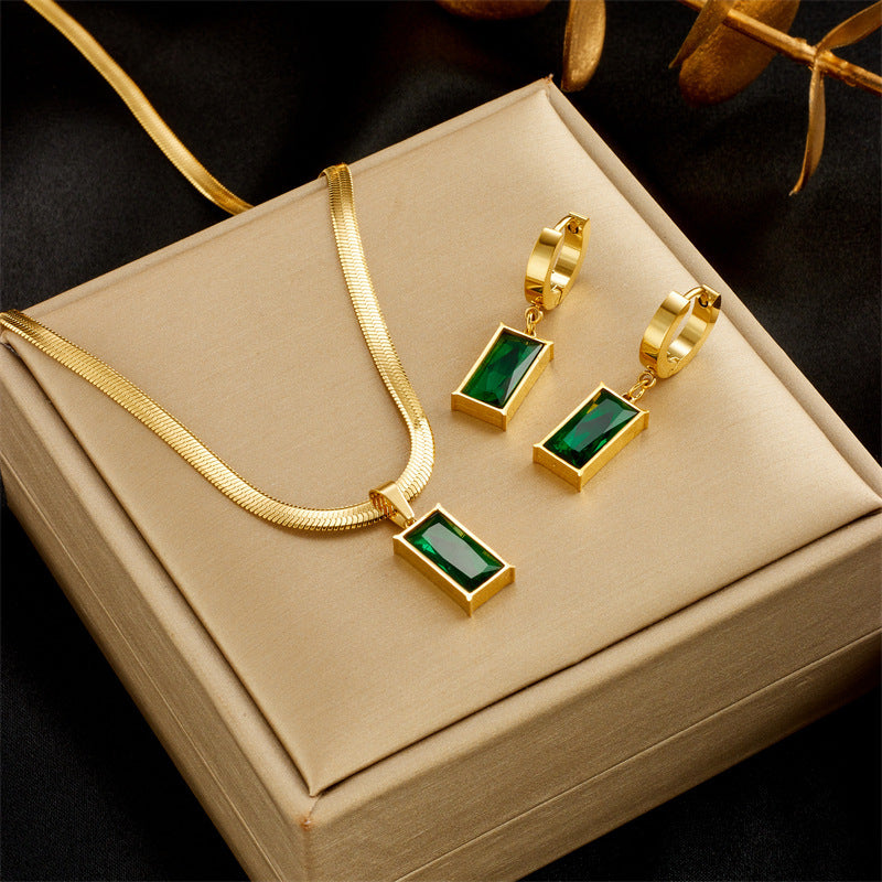 Blade Chain Advanced Sense Of Light Luxury Emerald Zircon Pendant