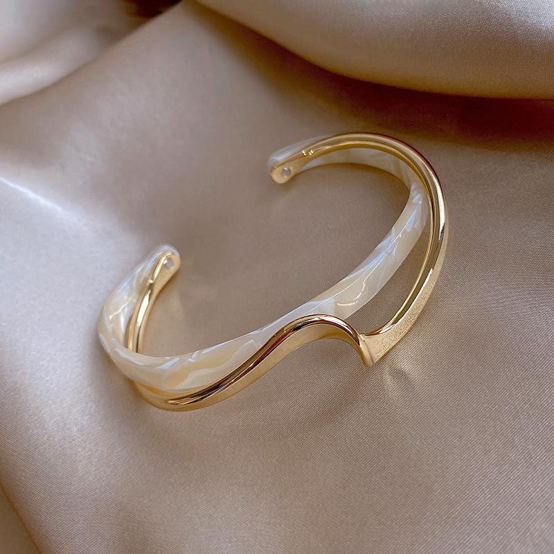 Light-luxury Panel Curved Metal-textured Korean-style Jewelry