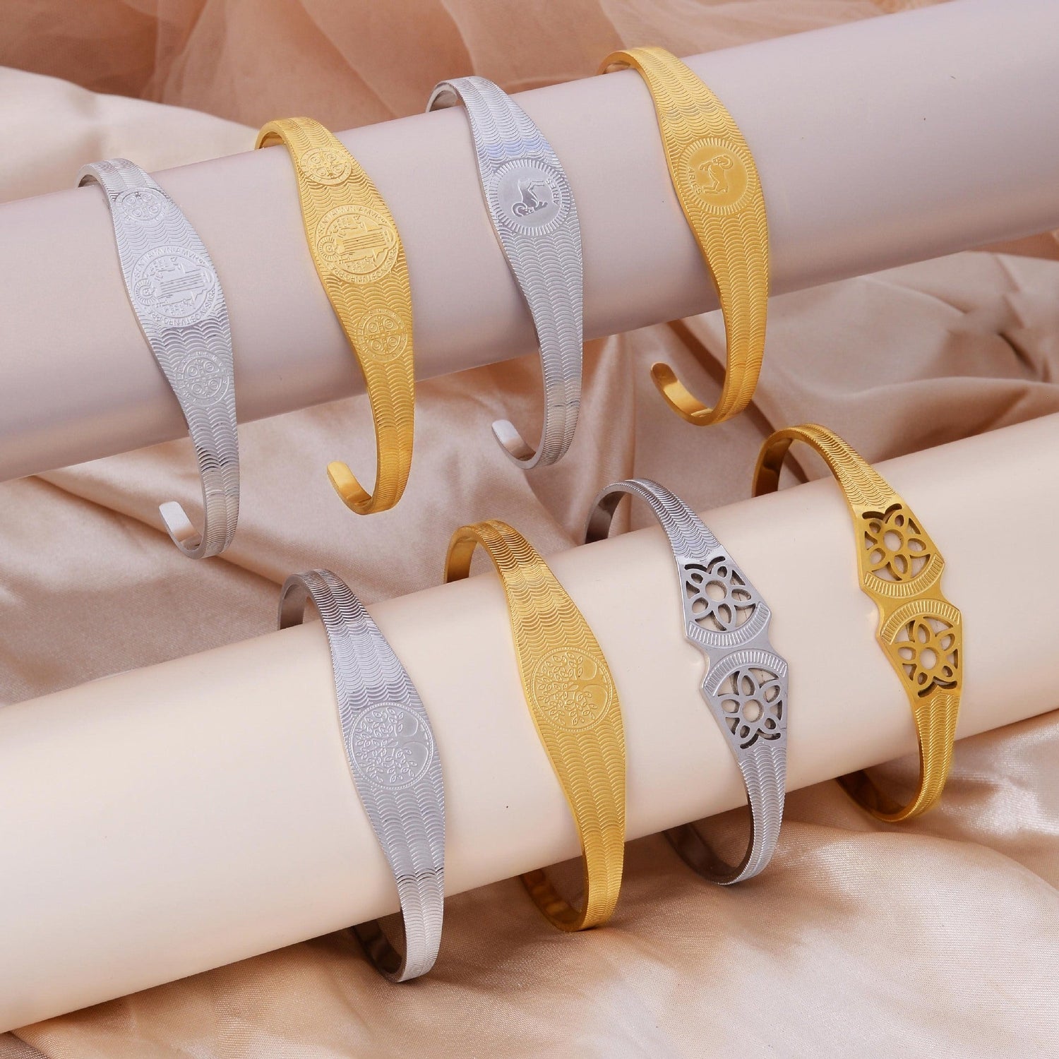 Chinese-style Patterned Hollow Titanium Steel Bracelet For A Noble Look