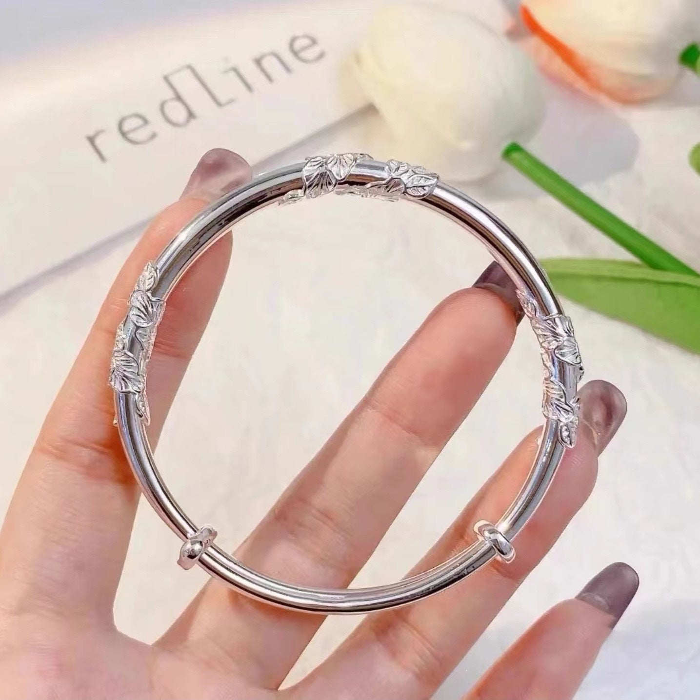 Light-luxury Floral Bracelet For Women Solid Youthful And Niche