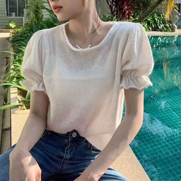 Lightweight And Charming Womens Short-sleeve T-shirt Featuring A Stylish Puff-sleeve Design