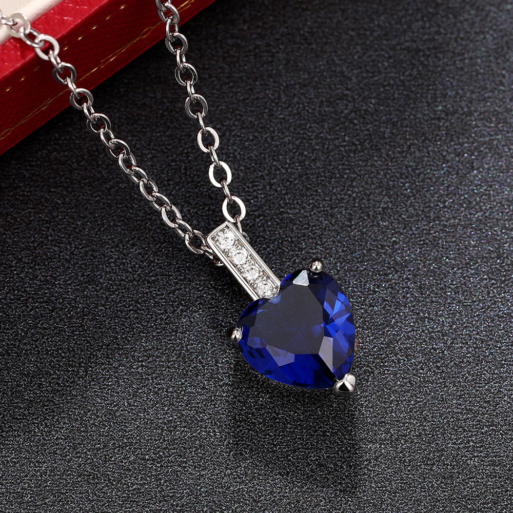 O-shaped Chain Necklace With A Zircon Heart Pendant